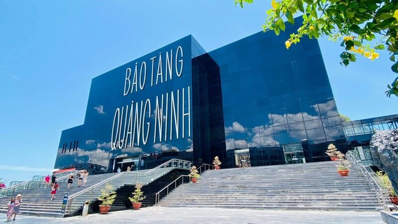 Gh&eacute; tham quan bảo t&agrave;ng Quảng Ninh để t&igrave;m hiểu về lịch sử, văn h&oacute;a, thi&ecirc;n nhi&ecirc;n của v&ugrave;ng đất mỏ&nbsp;